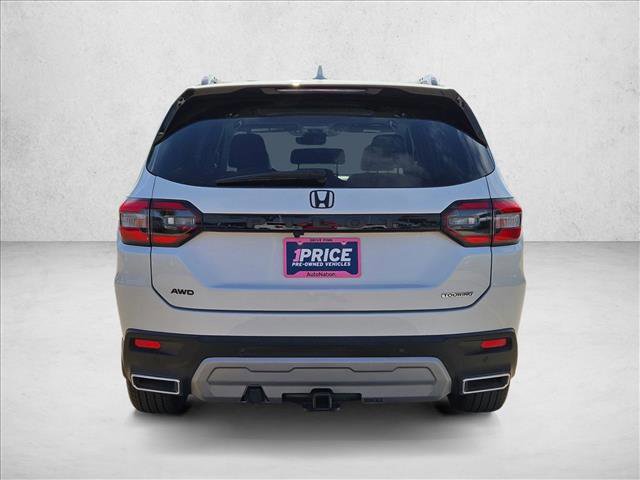 Used 2023 Honda Pilot Touring image 4