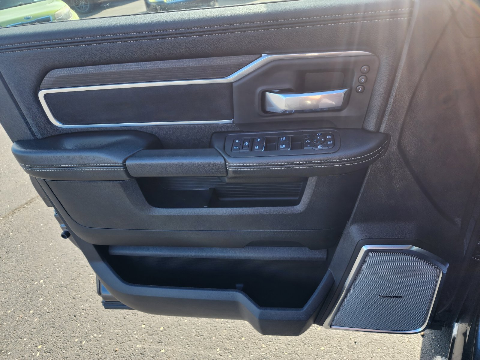 Used 2025 RAM 3500 Laramie AWD/4WD image 25