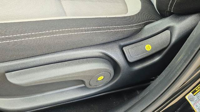 Used 2025 Hyundai Venue SEL FWD image 13
