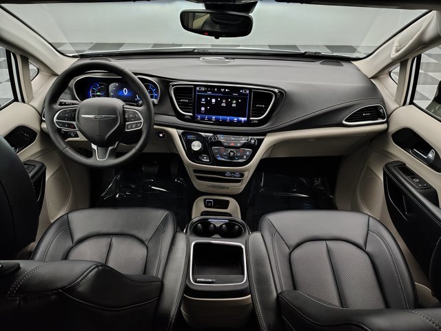 Used 2024 Chrysler Pacifica Limited FWD image 29