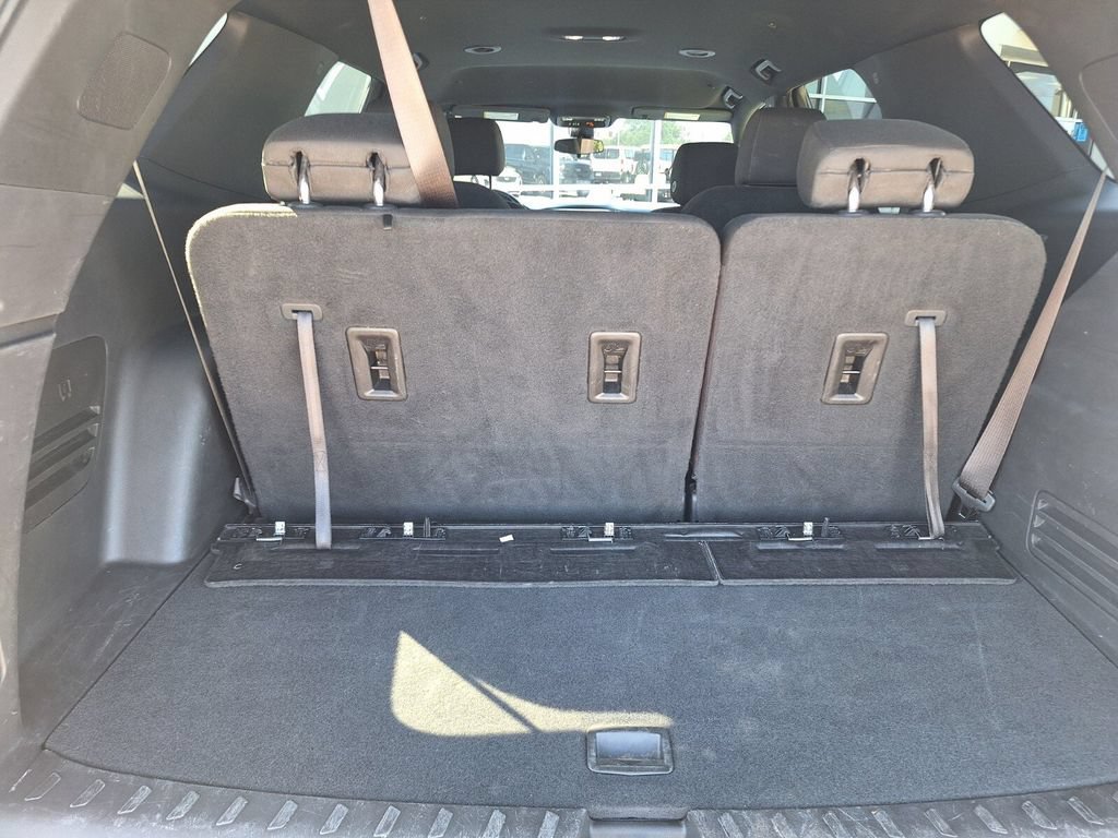 Used 2023 Chevrolet Traverse LT FWD image 26