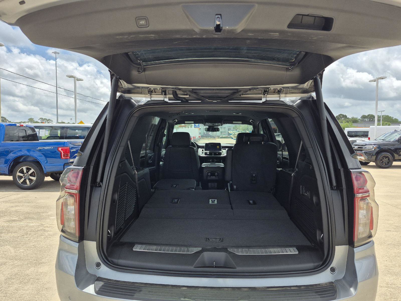 Used 2024 Chevrolet Tahoe RST w/ Luxury Package RWD image 14