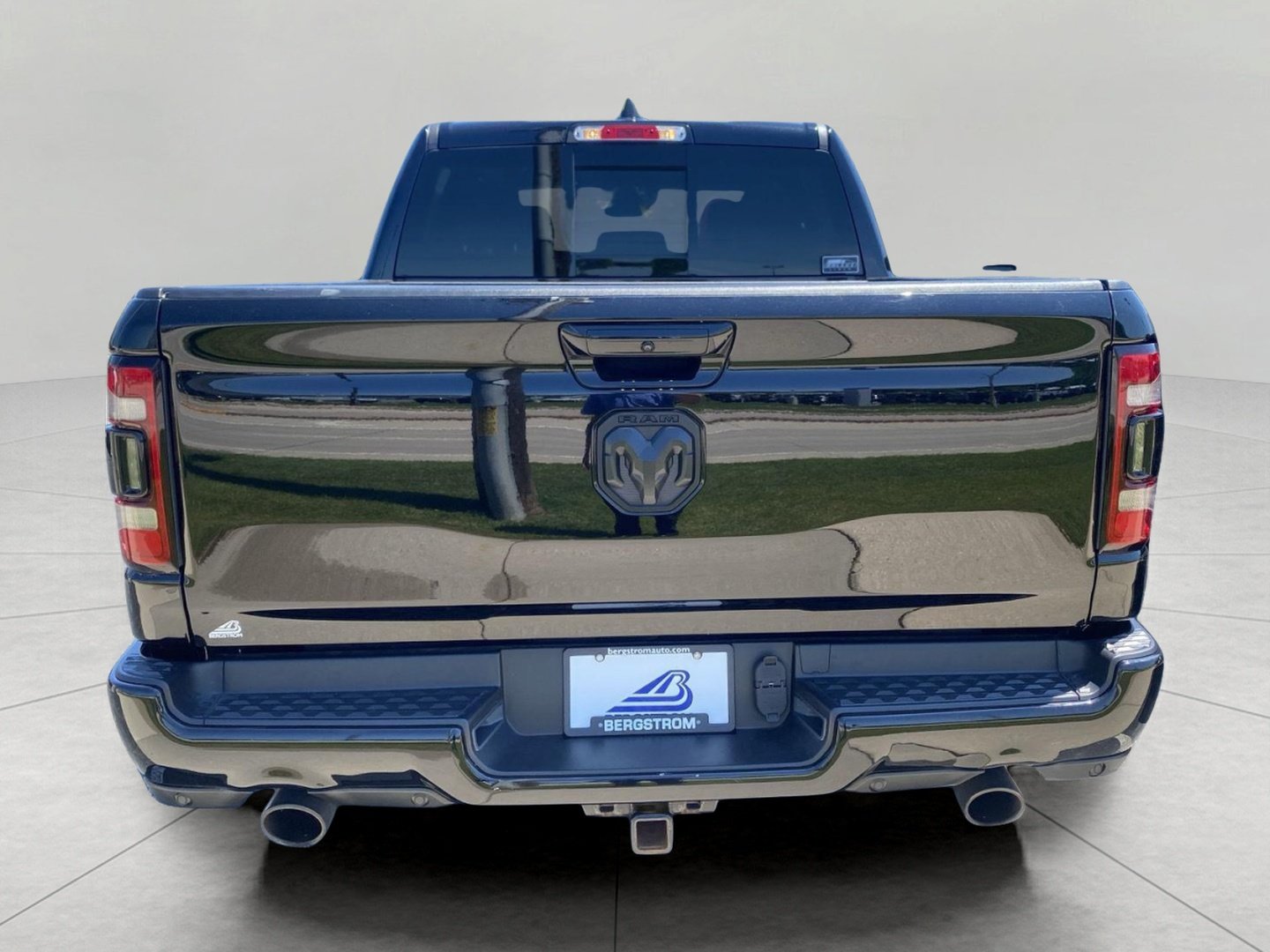 Used 2023 RAM 1500 Laramie AWD/4WD image 10