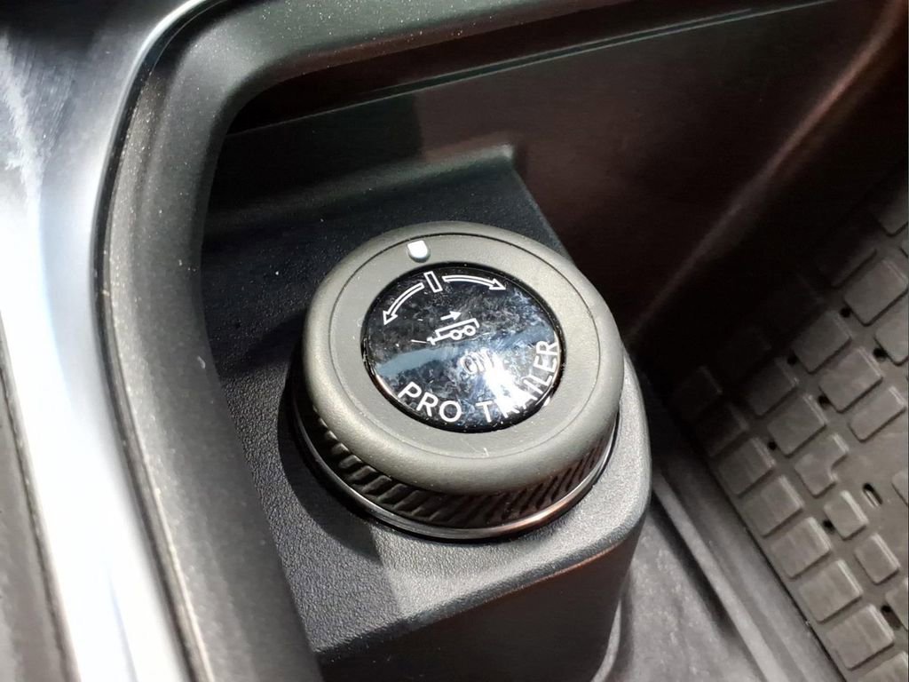 Certified 2025 Ford Expedition Active AWD/4WD image 10
