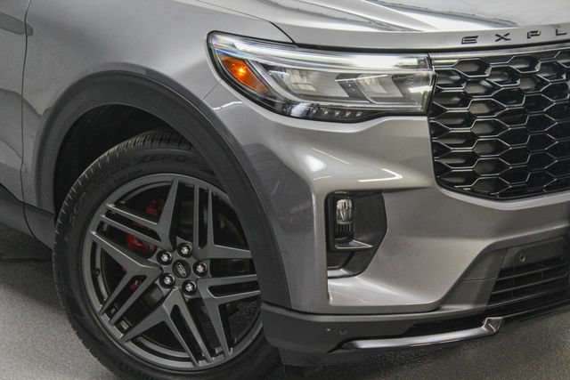 Certified 2025 Ford Explorer ST AWD/4WD image 2