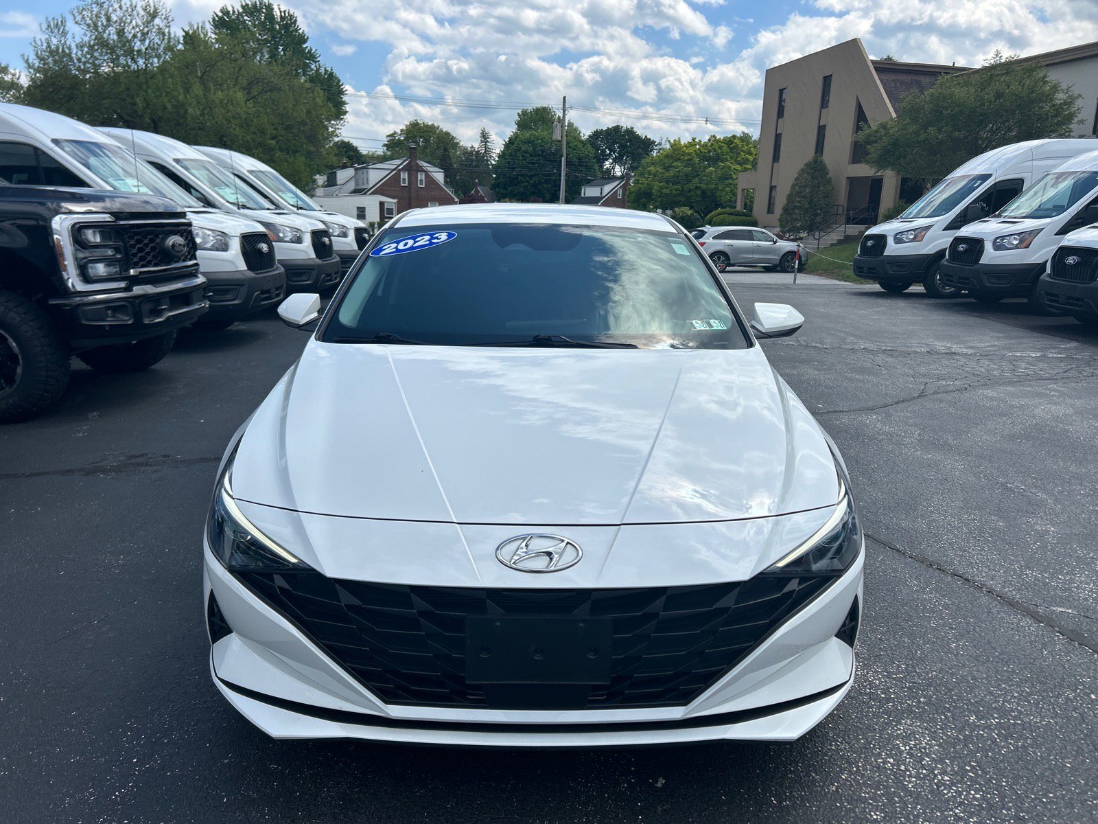 Used 2023 Hyundai Elantra SEL w/ Convenience Package FWD image 2