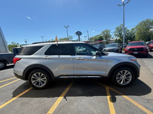 Certified 2022 Ford Explorer XLT w/ Equipment Group 202A AWD/4WD image 9