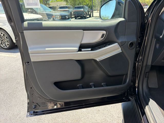 Certified 2025 Ford Expedition Active AWD/4WD image 12