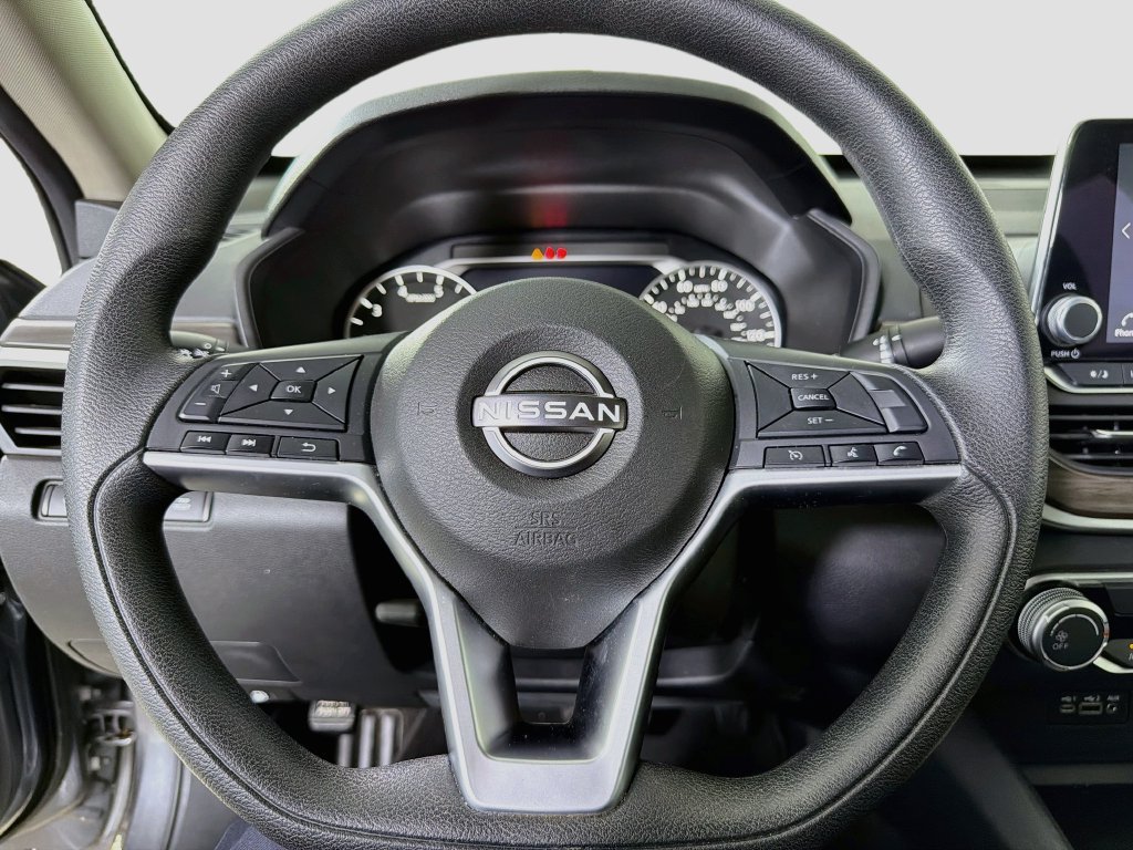 Used 2025 Nissan Altima 2.5 SV FWD image 15