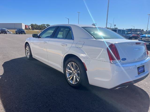 Used 2020 Chrysler 300 Touring RWD image 7