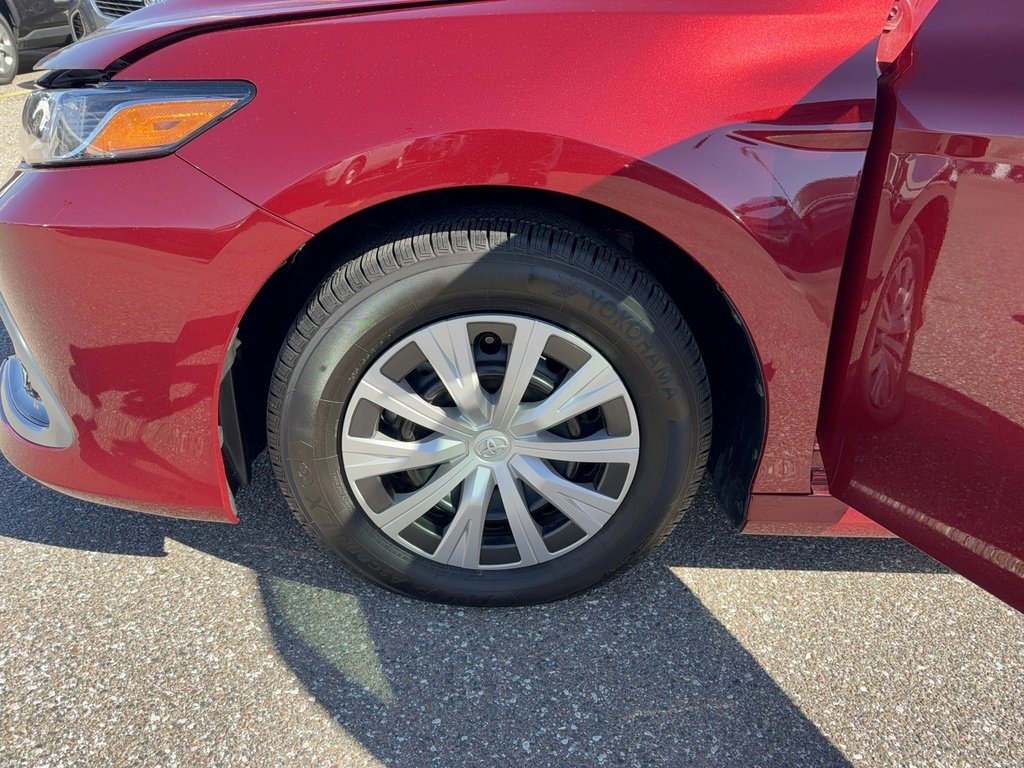 Used 2022 Toyota Camry LE image 33