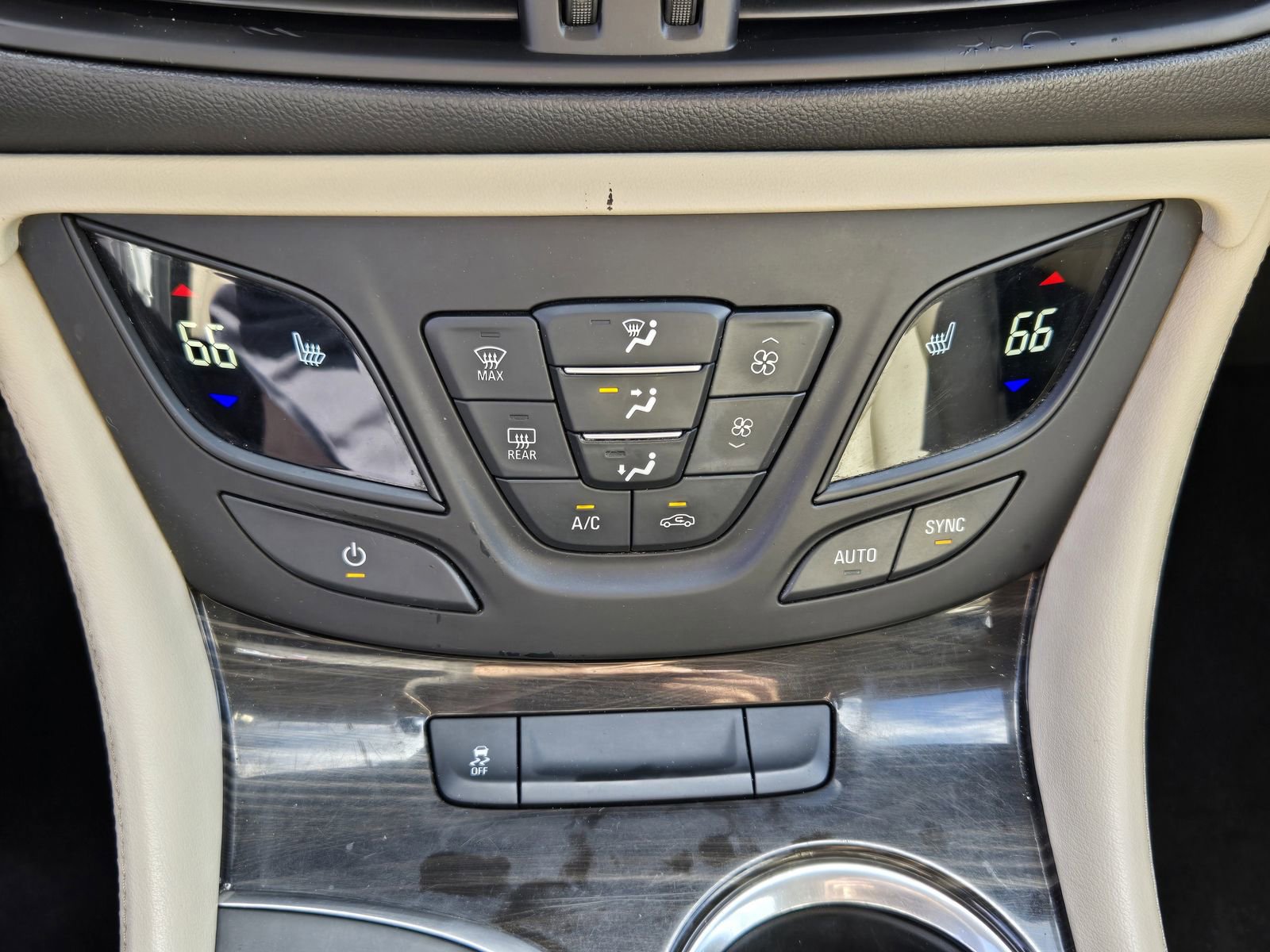 Used 2019 Buick Envision Essence FWD image 16