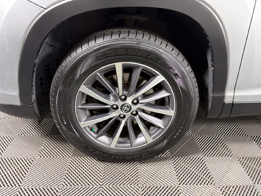 Used 2019 Toyota Highlander XLE FWD image 10