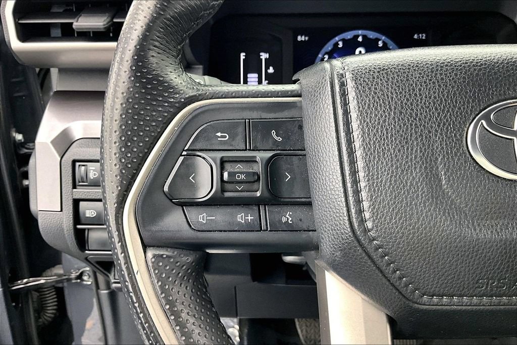 Used 2025 Toyota 4Runner SR5 AWD/4WD image 18