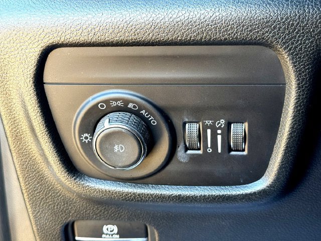 Used 2024 Jeep Grand Cherokee L Limited AWD/4WD image 15
