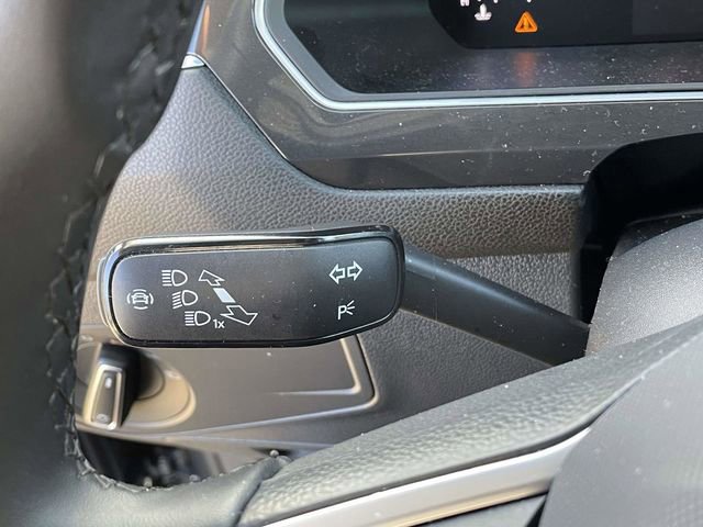 Used 2024 Volkswagen Tiguan Wolfsburg Edition image 31