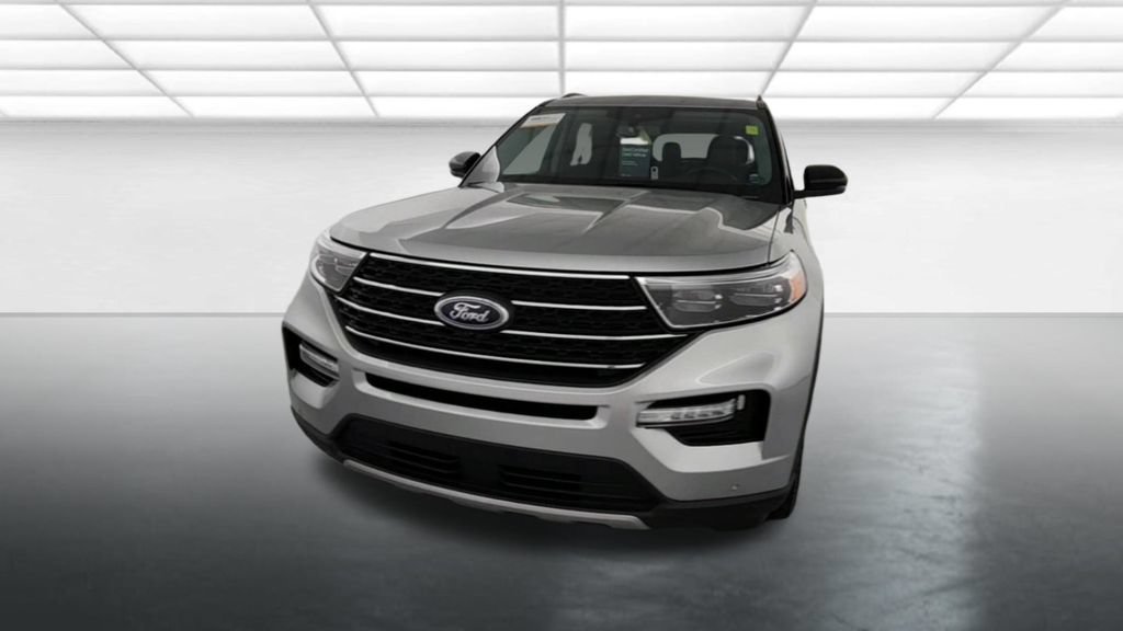 Certified 2024 Ford Explorer XLT w/ Equipment Group 202A AWD/4WD image 4