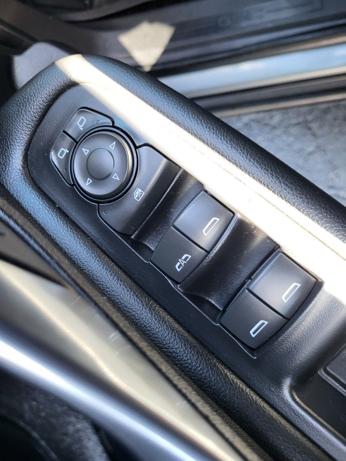 Used 2023 GMC Terrain SLE w/ Driver Convenience Package image 18