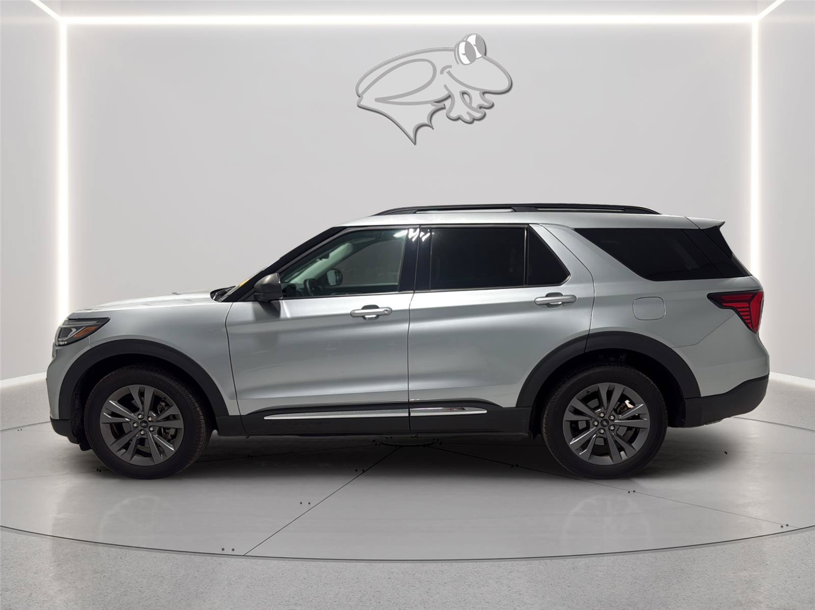 Certified 2025 Ford Explorer Active w/ Active Comfort Package AWD/4WD image 2