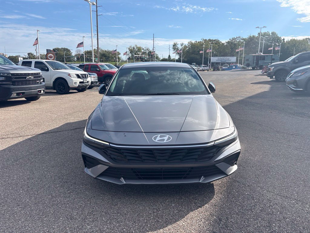 Used 2026 Hyundai Elantra Sport FWD image 2