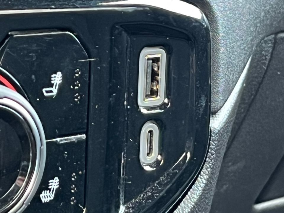 Used 2025 Chevrolet Silverado 2500 LT w/ Convenience Package image 33