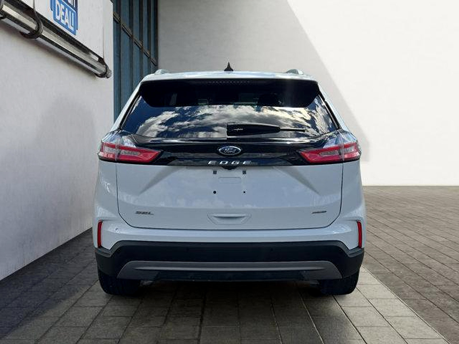 Certified 2024 Ford Edge SEL w/ Convenience Package AWD/4WD image 4