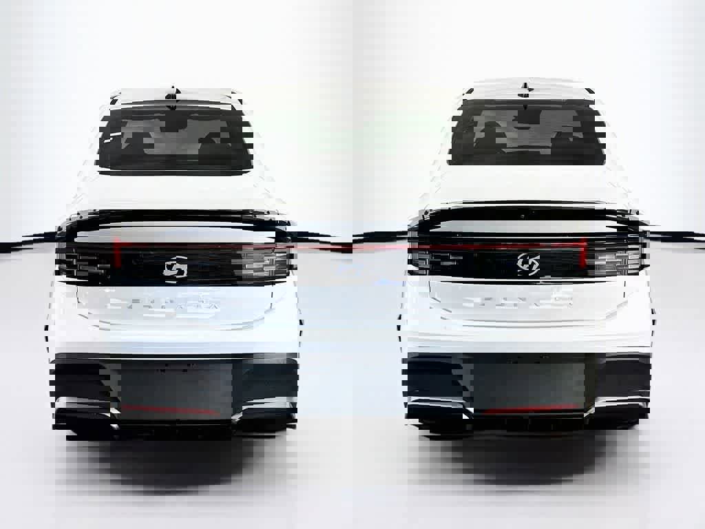 Used 2025 Hyundai Sonata SE FWD image 4