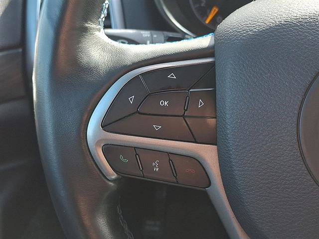 Used 2019 Jeep Grand Cherokee Laredo AWD/4WD image 17