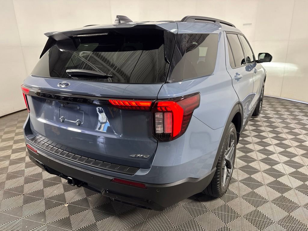 Certified 2025 Ford Explorer ST-Line w/ Premium Package AWD/4WD image 12