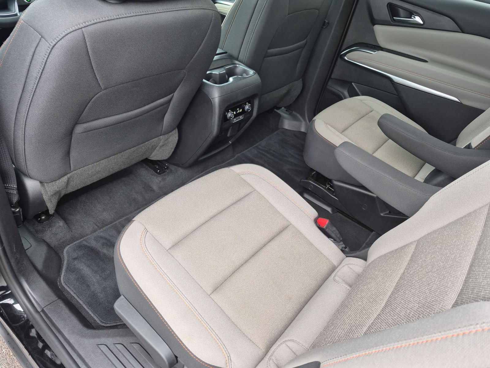 Used 2026 Chevrolet Traverse LT w/ Driver Confidence Package FWD image 27