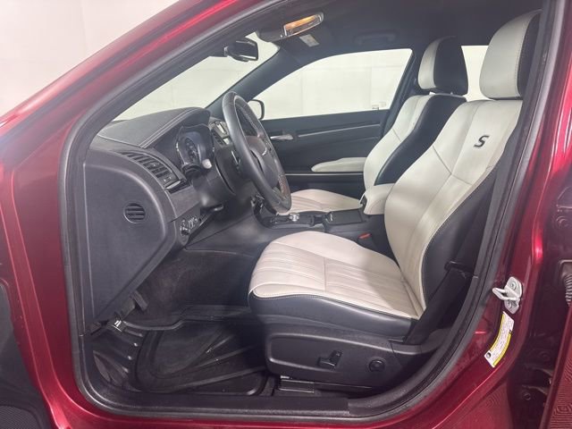 Used 2018 Chrysler 300 S image 12