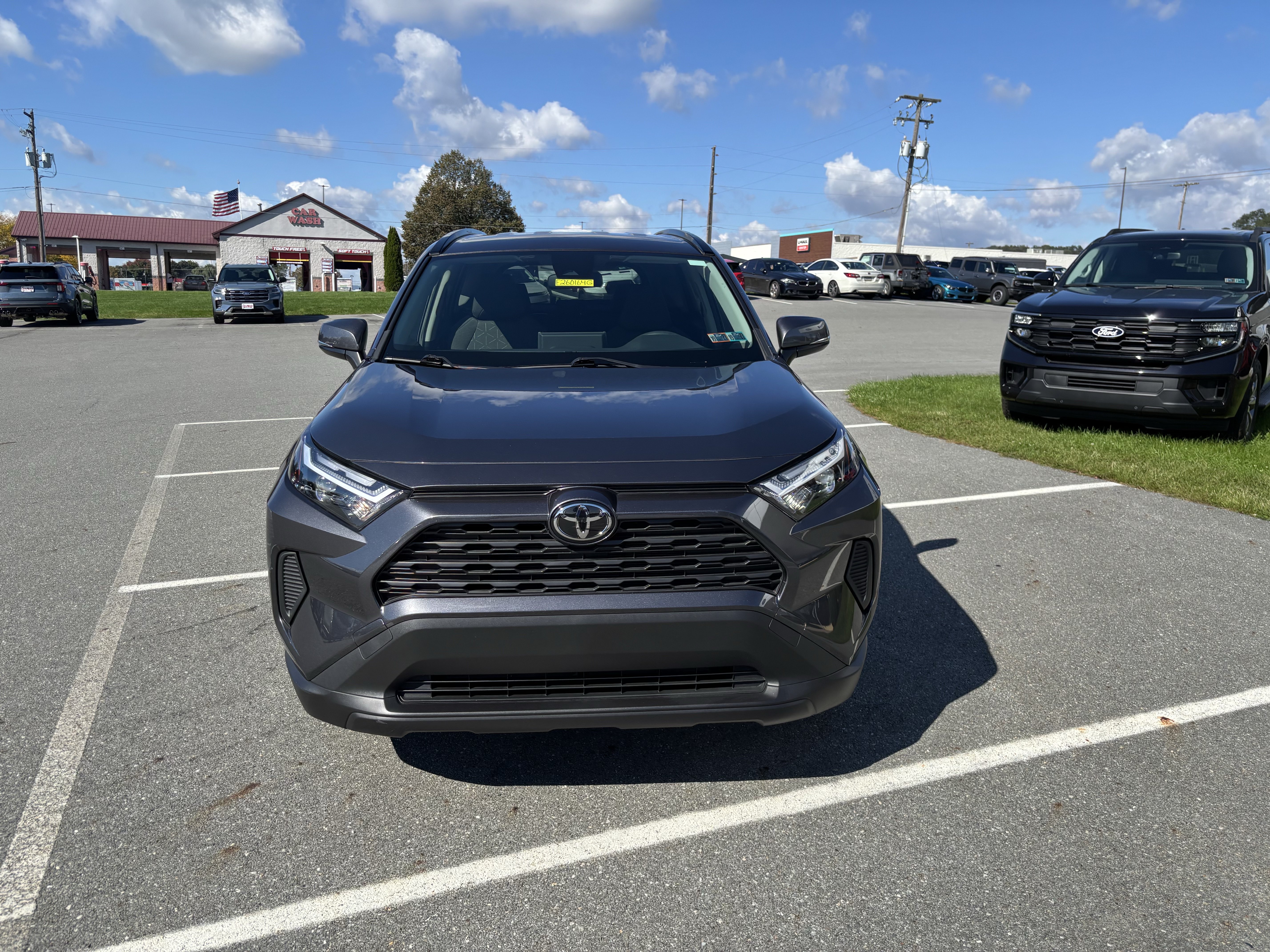Used 2025 Toyota RAV4 XLE AWD/4WD image 2