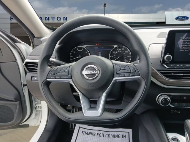 Used 2025 Nissan Altima 2.5 SV FWD image 12