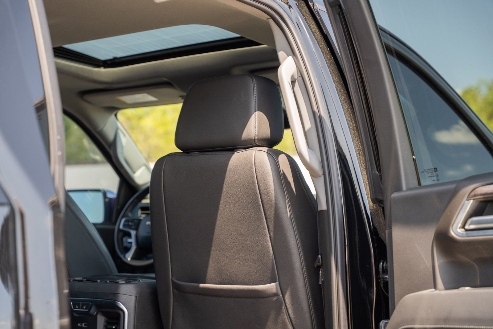 Used 2022 Chevrolet Silverado 1500 LTZ w/ LTZ Premium Package image 15