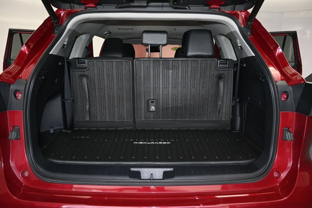 Used 2021 Toyota Highlander XLE FWD image 11