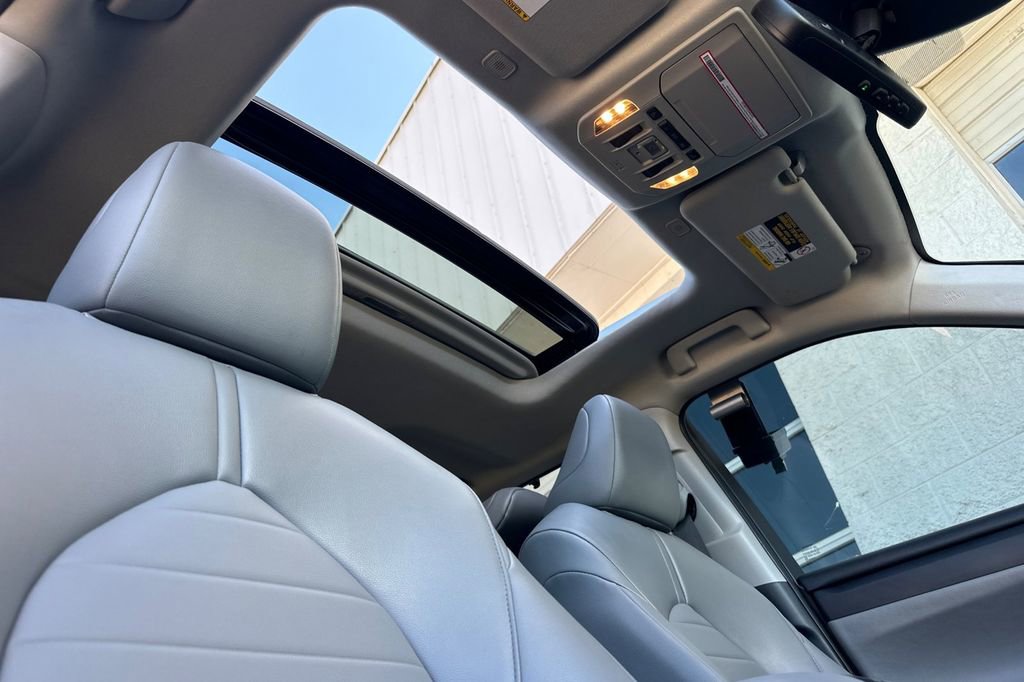 Used 2023 Toyota Highlander XLE AWD/4WD image 14