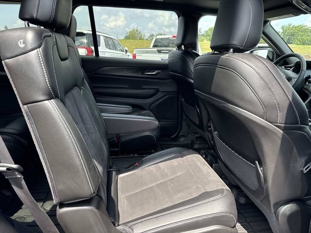 Used 2023 Jeep Grand Cherokee L Altitude AWD/4WD image 9