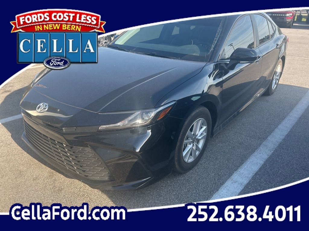 Used 2025 Toyota Camry LE FWD image 4