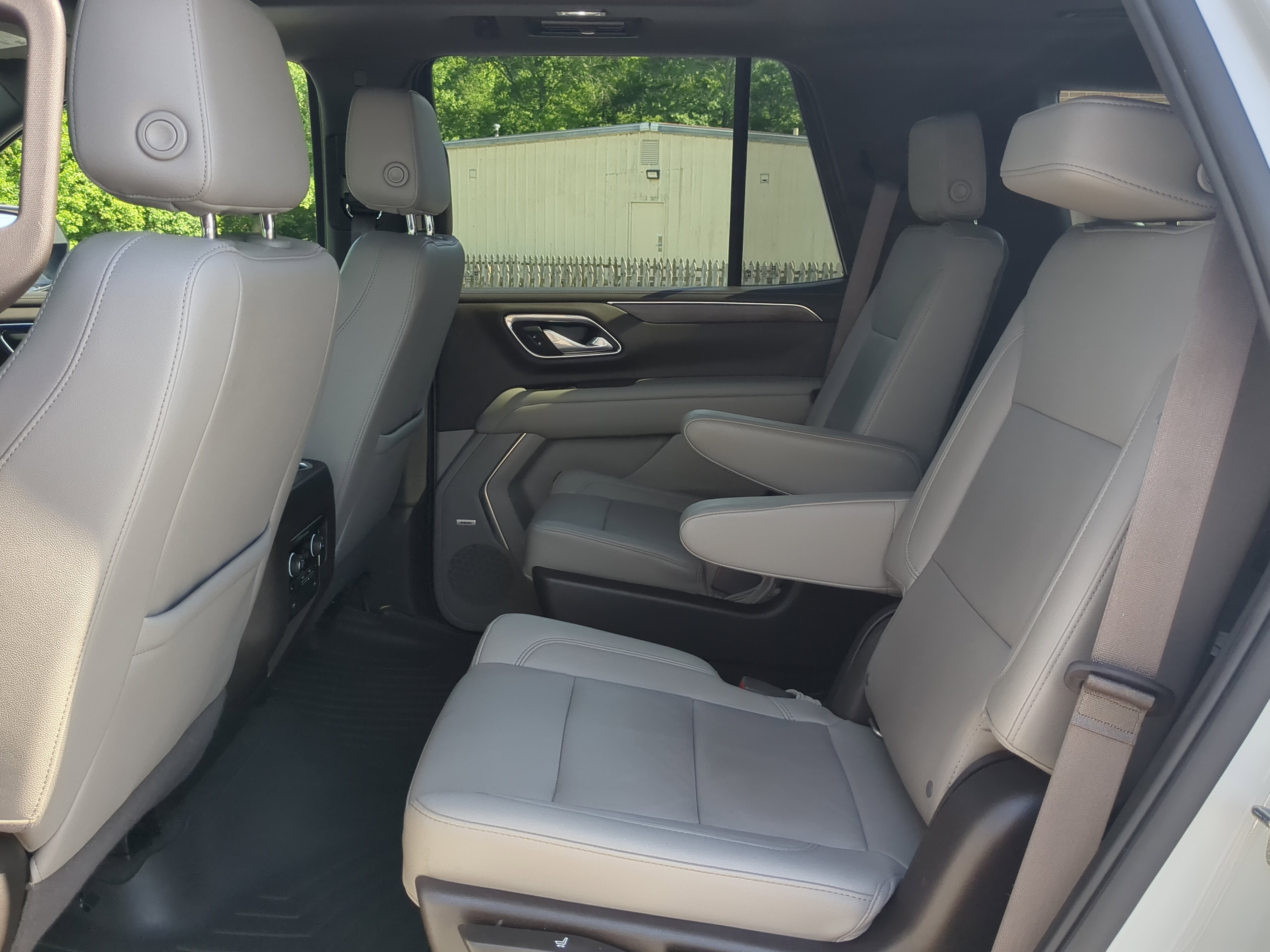 Used 2022 Chevrolet Tahoe LT w/ LT Signature Package RWD image 12