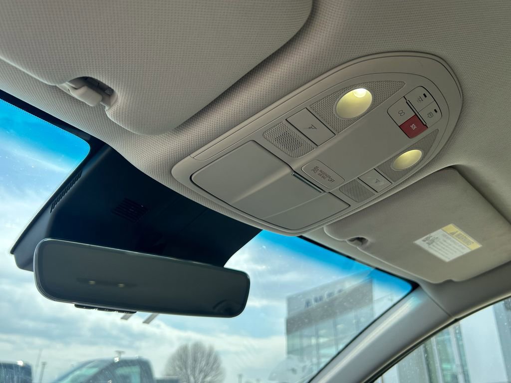 Used 2025 Genesis G70 2.5T image 20