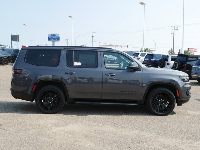 Used 2024 Jeep Wagoneer Series II AWD/4WD image 2