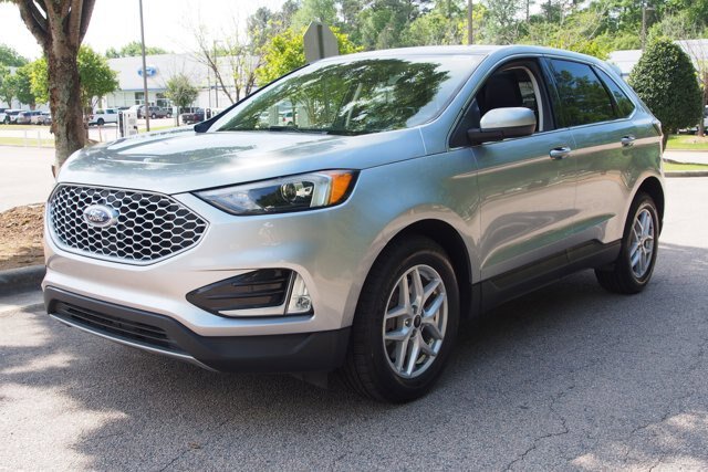Certified 2024 Ford Edge SEL w/ Convenience Package AWD/4WD image 3