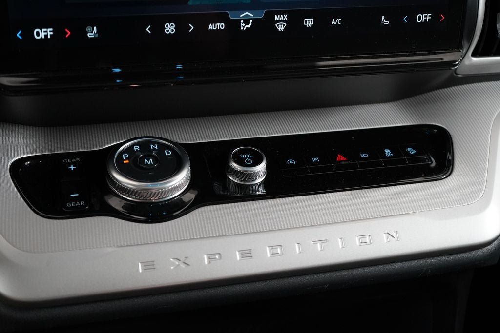 Certified 2025 Ford Expedition Active AWD/4WD image 18