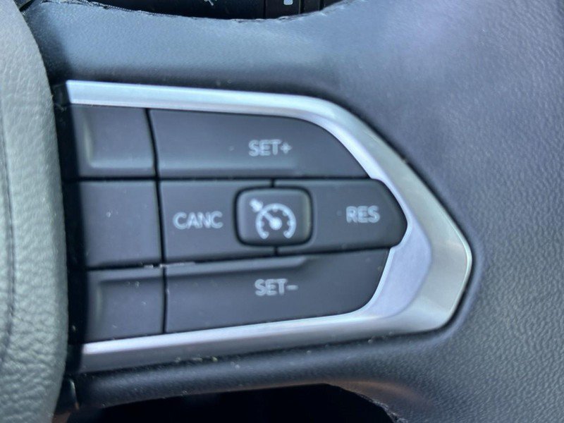 Used 2024 Jeep Compass Latitude AWD/4WD image 19