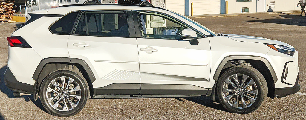 Used 2023 Toyota RAV4 XLE Premium AWD/4WD image 2