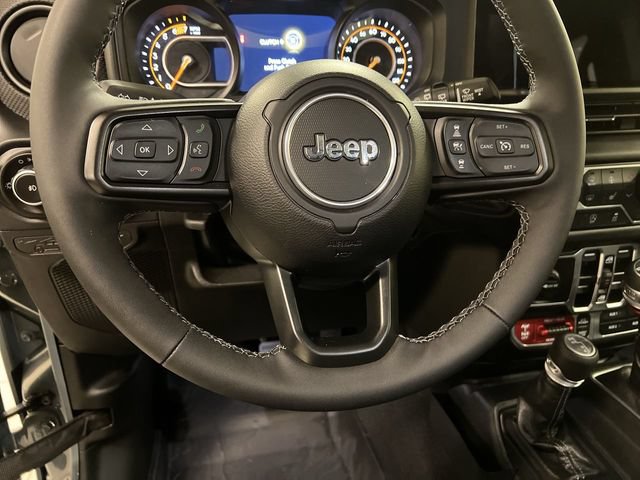 Used 2025 Jeep Wrangler Unlimited Rubicon AWD/4WD image 8
