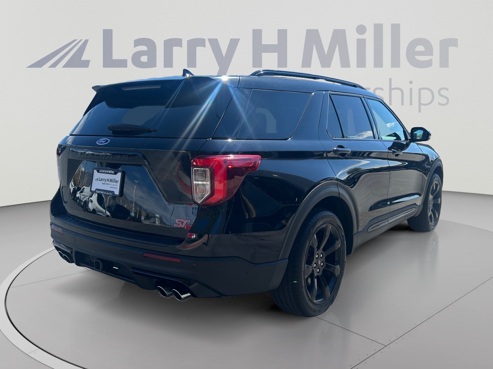 Certified 2020 Ford Explorer ST w/ ST Street Pack AWD/4WD image 5