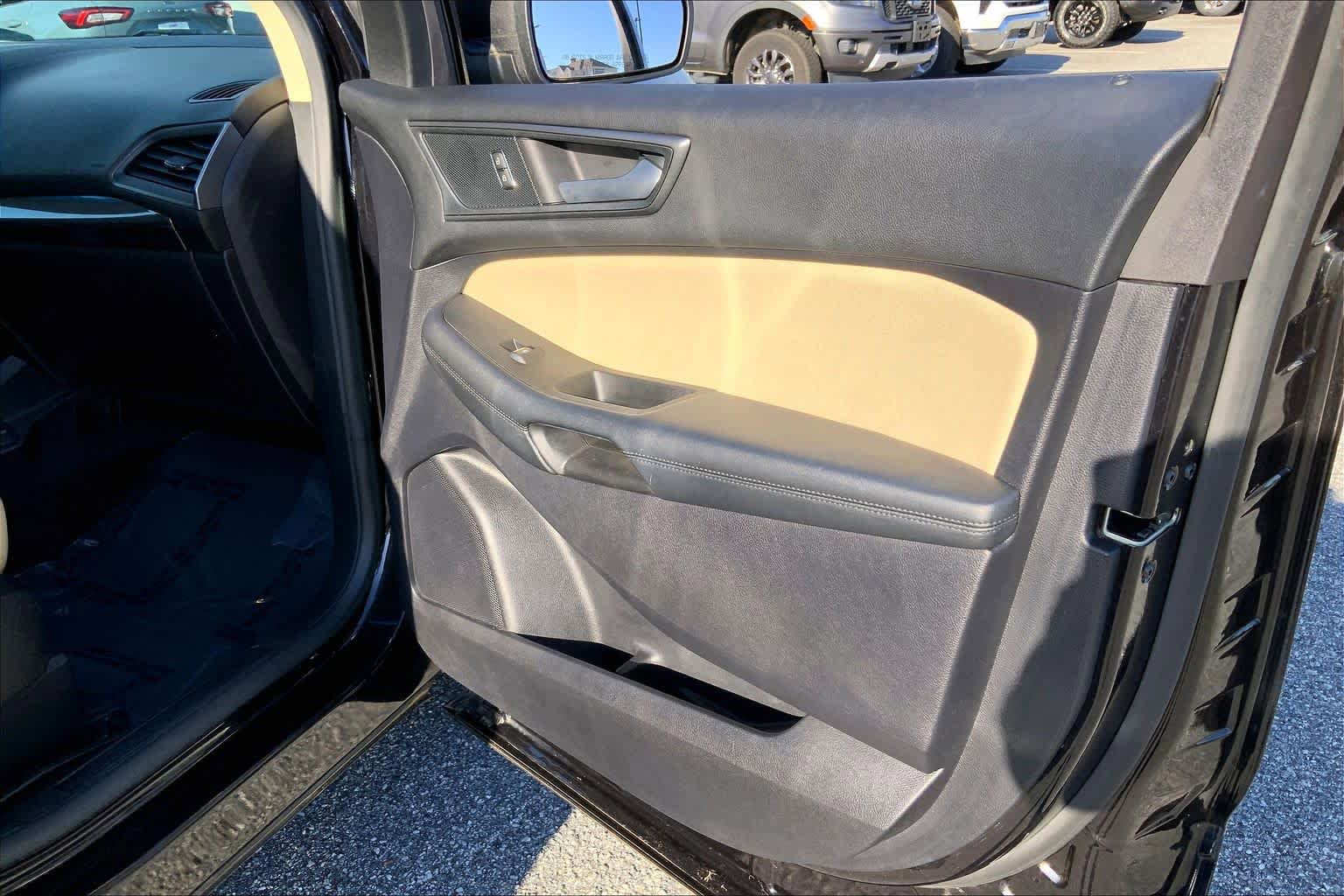 Certified 2019 Ford Edge SE FWD image 22