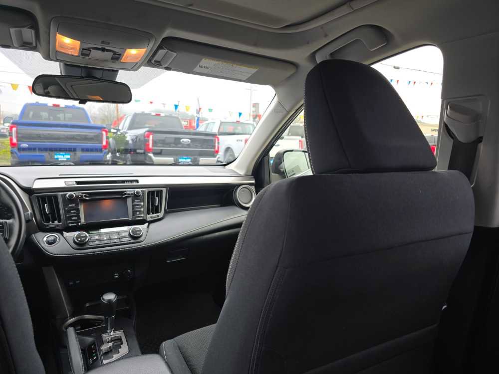 Used 2018 Toyota RAV4 XLE image 14