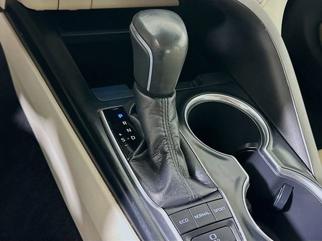 Used 2018 Toyota Camry L image 17